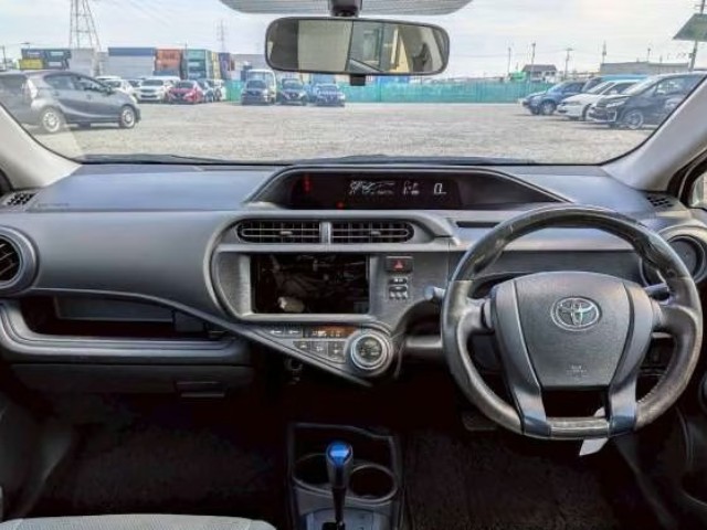 2015 Toyota Aqua thumbnail