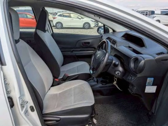 2015 Toyota Aqua thumbnail