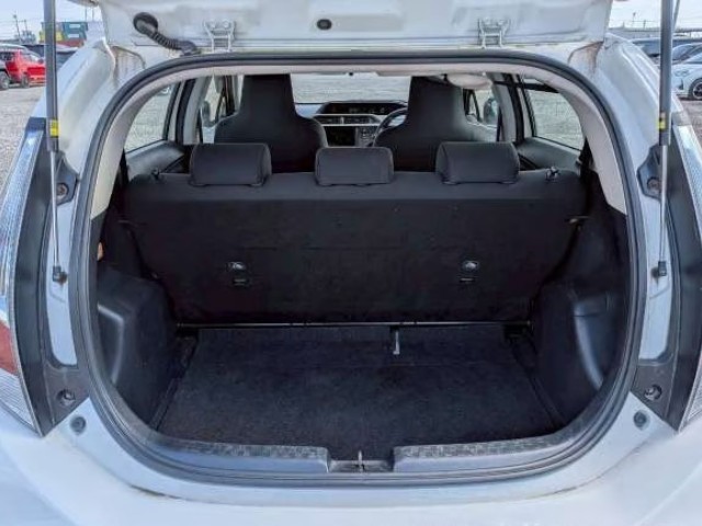 2015 Toyota Aqua thumbnail