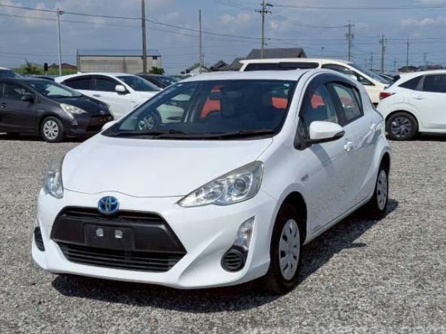 2015 Toyota Aqua thumbnail