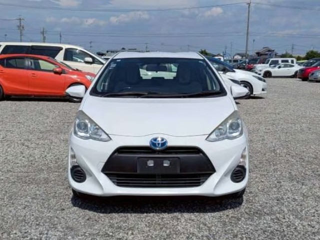 2015 Toyota Aqua thumbnail