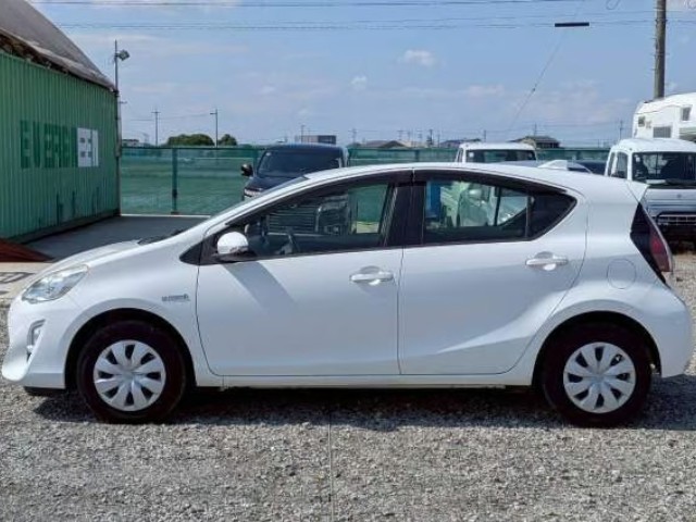 2015 Toyota Aqua thumbnail