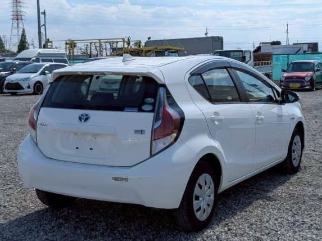 2015 Toyota Aqua thumbnail