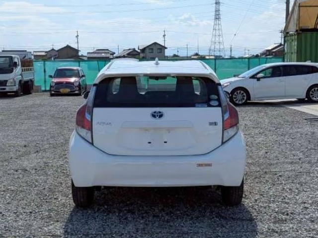 2015 Toyota Aqua thumbnail