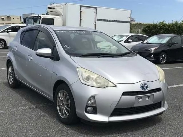 2012 Toyota Aqua thumbnail