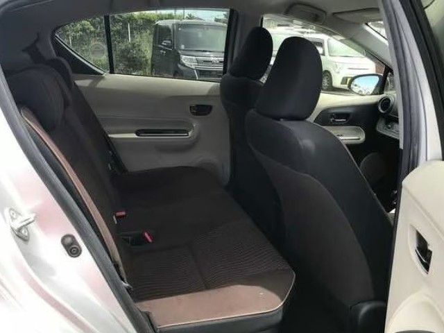 2012 Toyota Aqua thumbnail
