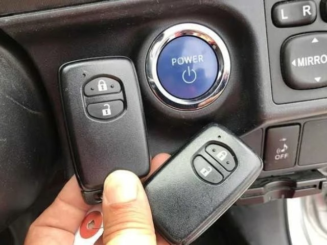 2012 Toyota Aqua thumbnail