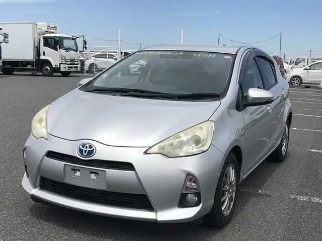 2012 Toyota Aqua thumbnail