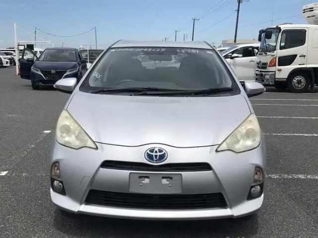2012 Toyota Aqua thumbnail