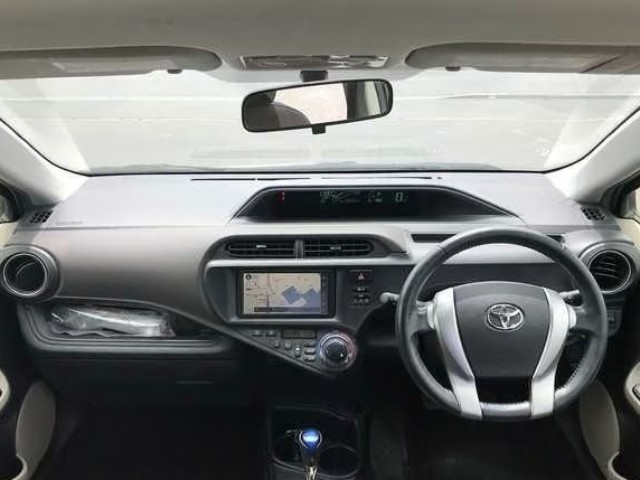 2012 Toyota Aqua thumbnail