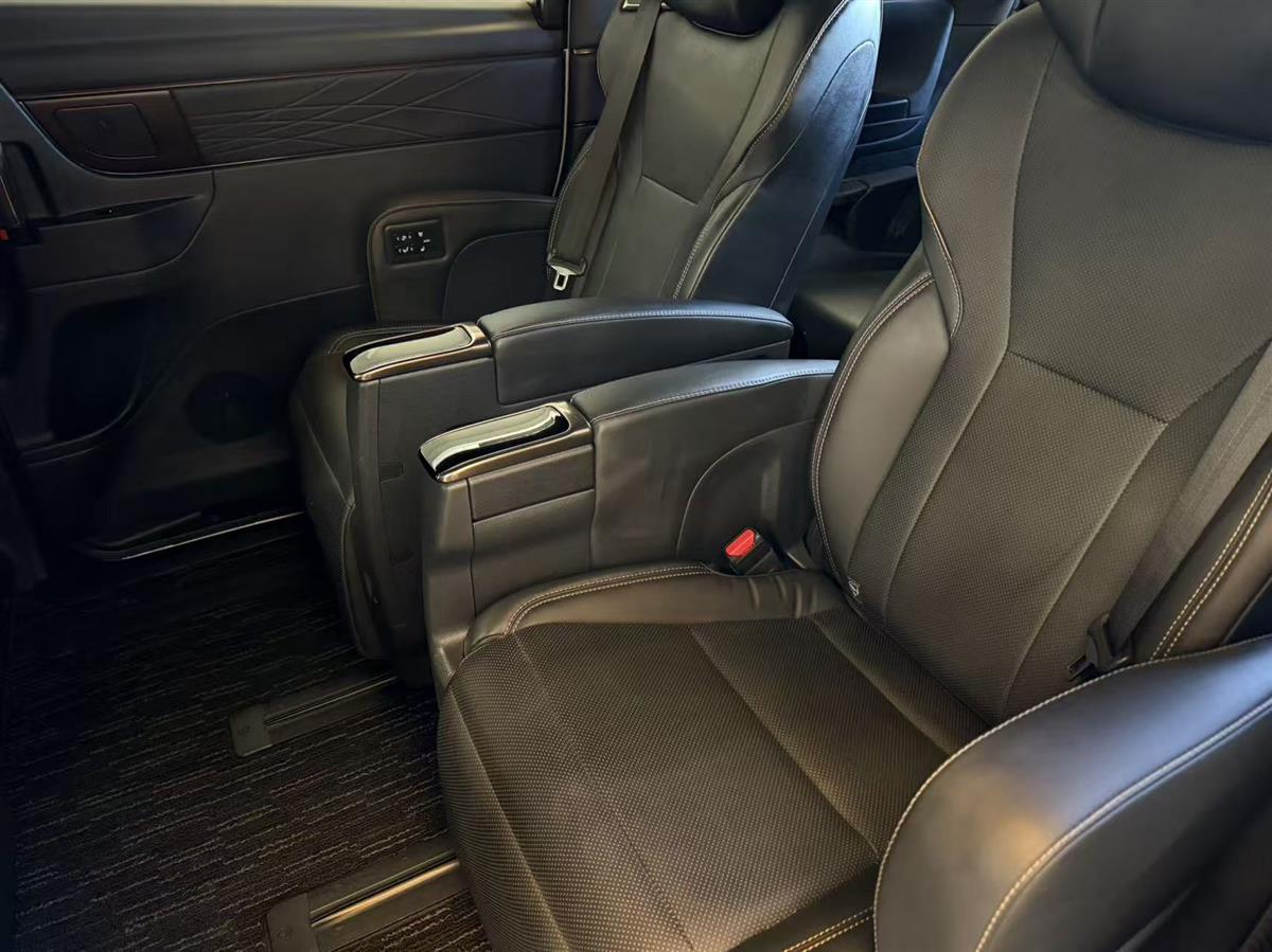 2024 Toyota Alphard thumbnail