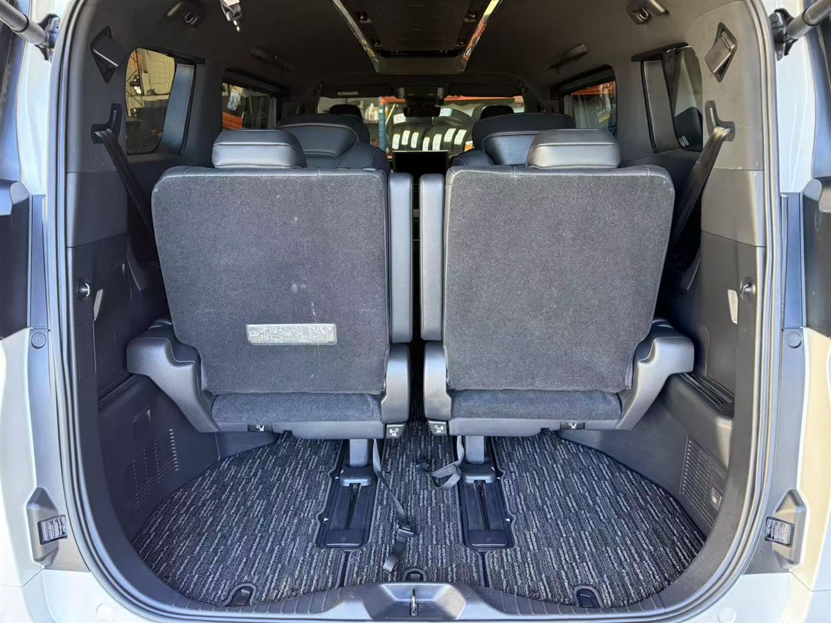 2024 Toyota Alphard thumbnail