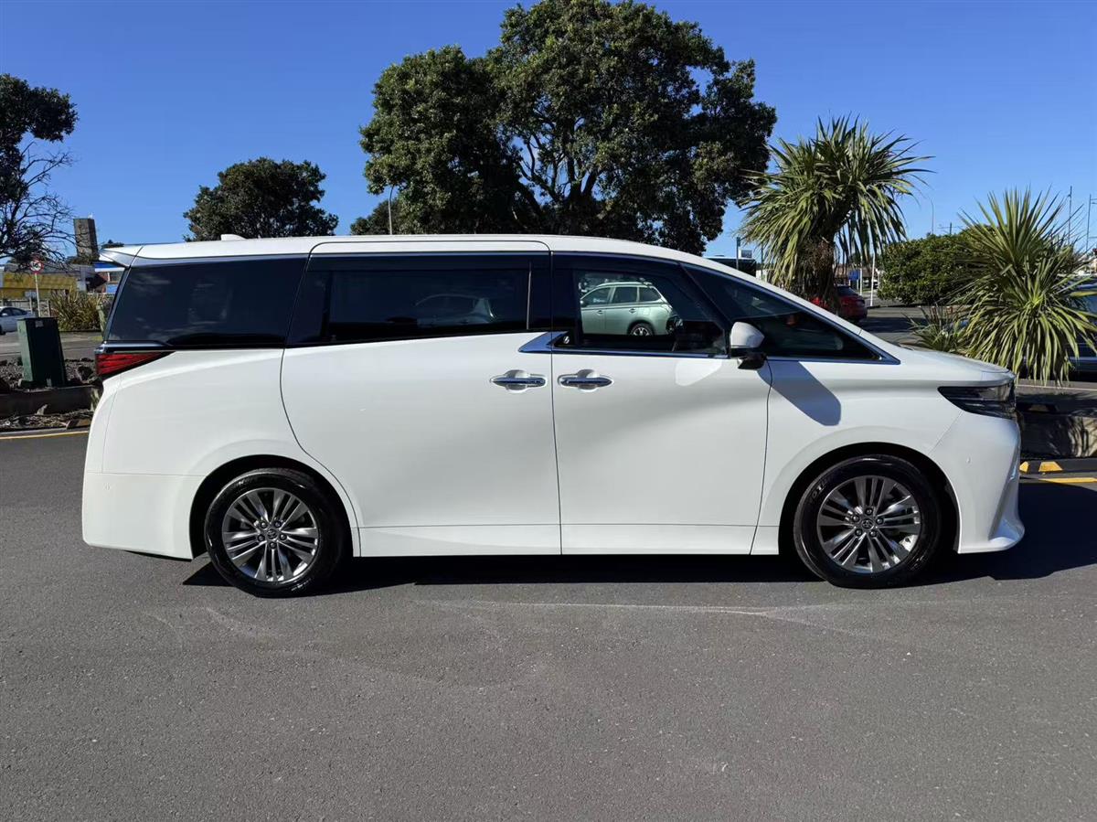 2024 Toyota Alphard thumbnail