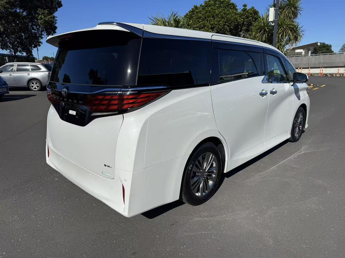2024 Toyota Alphard thumbnail