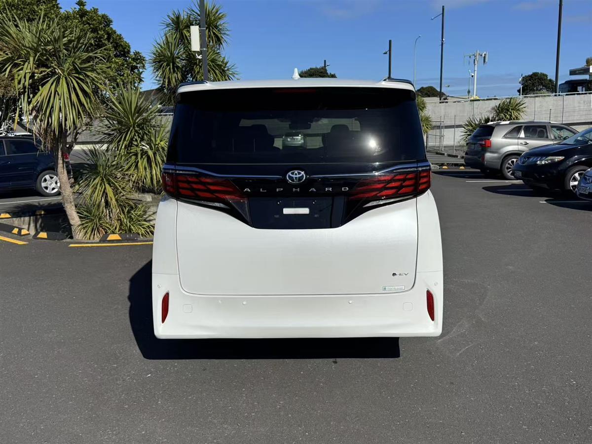2024 Toyota Alphard thumbnail