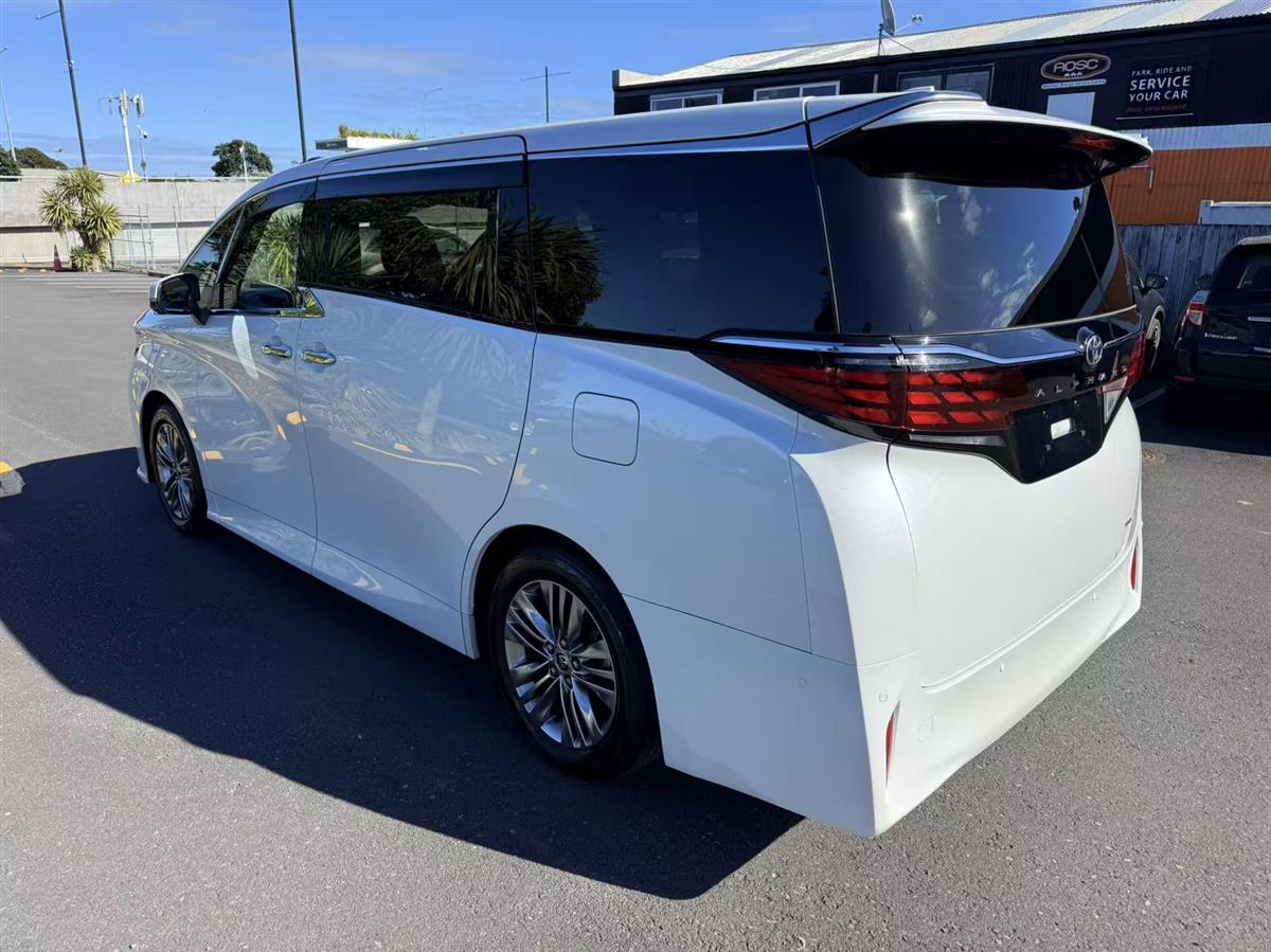 2024 Toyota Alphard thumbnail