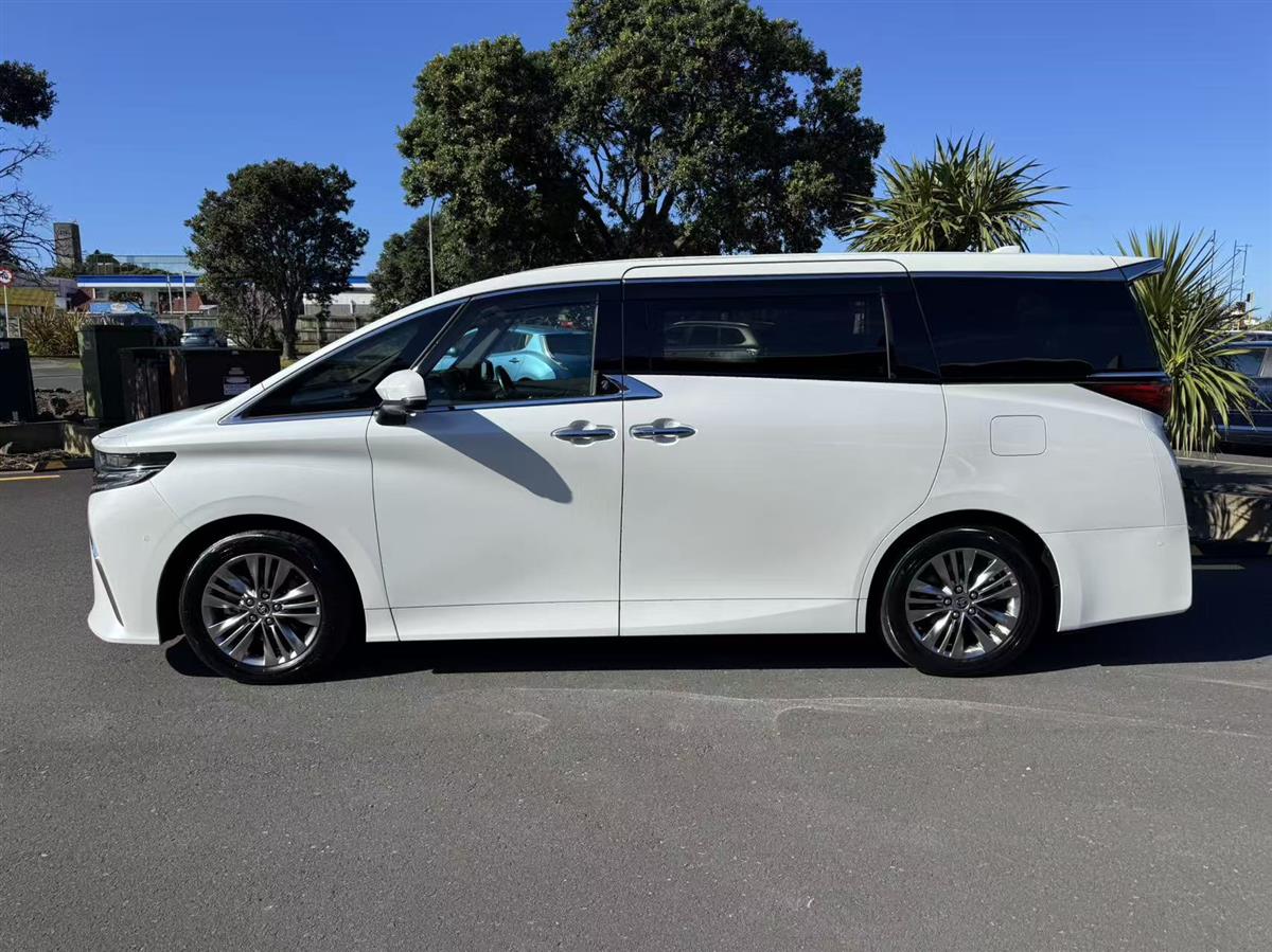 2024 Toyota Alphard thumbnail