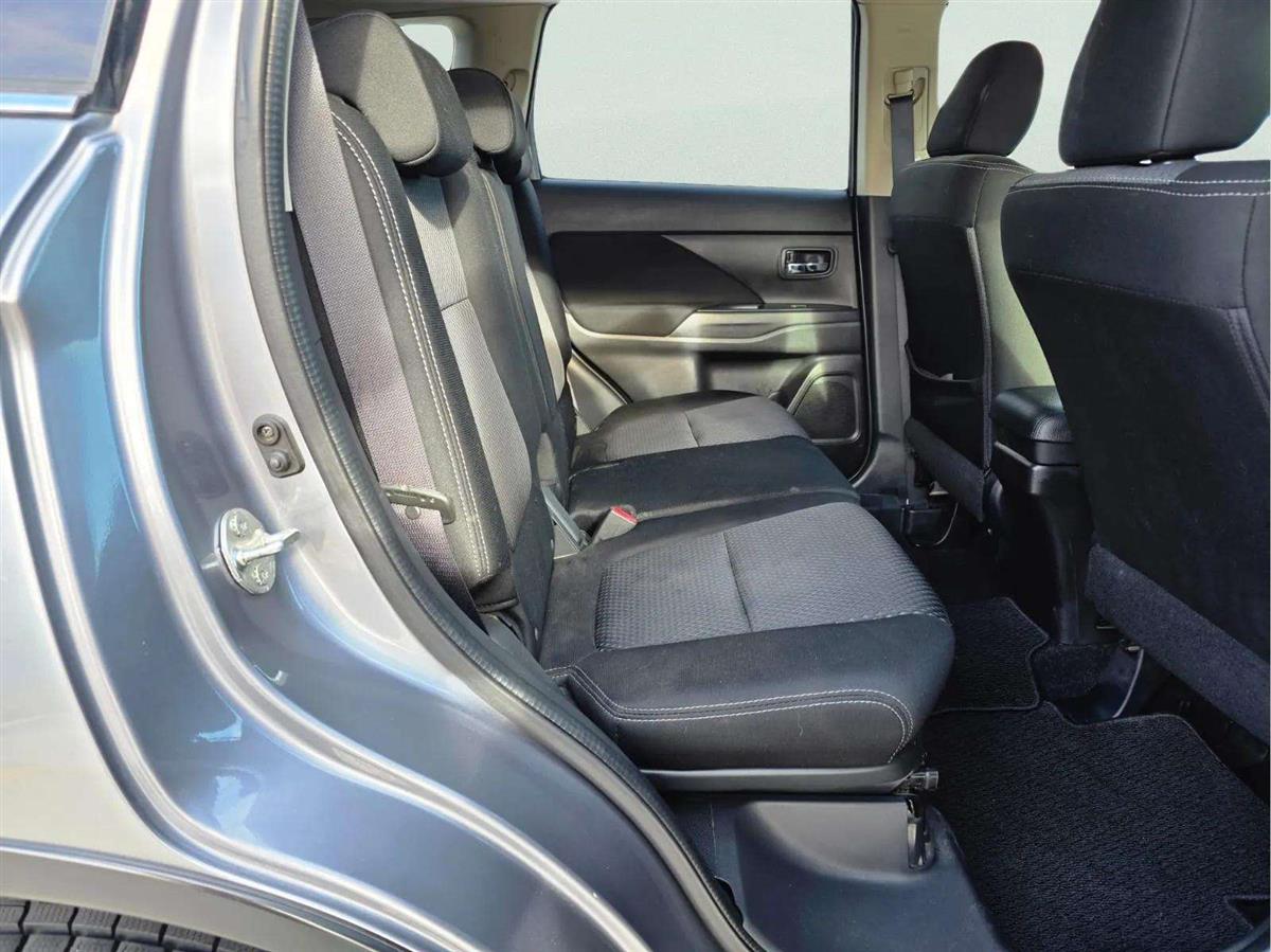2015 Mitsubishi Outlander thumbnail