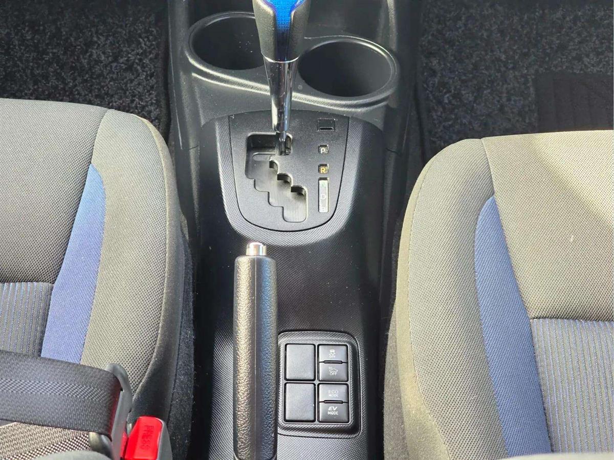 2017 Toyota Aqua thumbnail