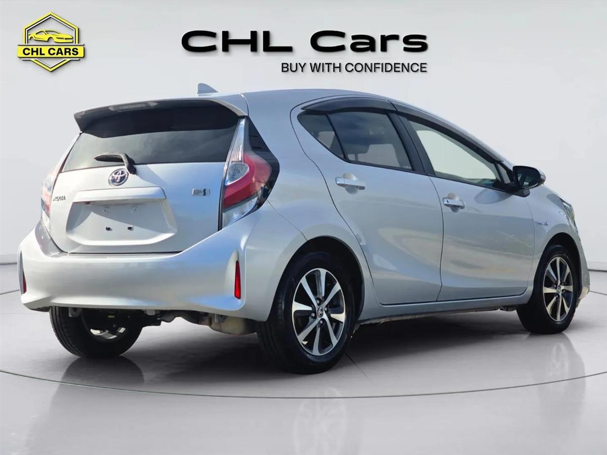 2017 Toyota Aqua thumbnail
