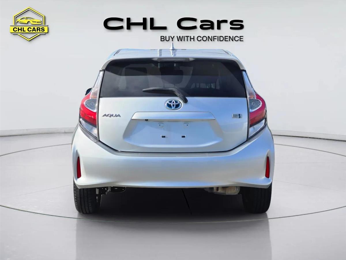 2017 Toyota Aqua thumbnail