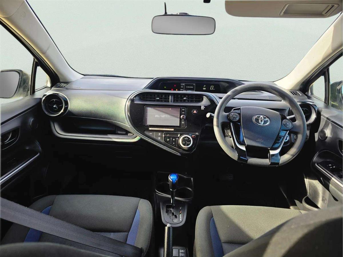2017 Toyota Aqua thumbnail