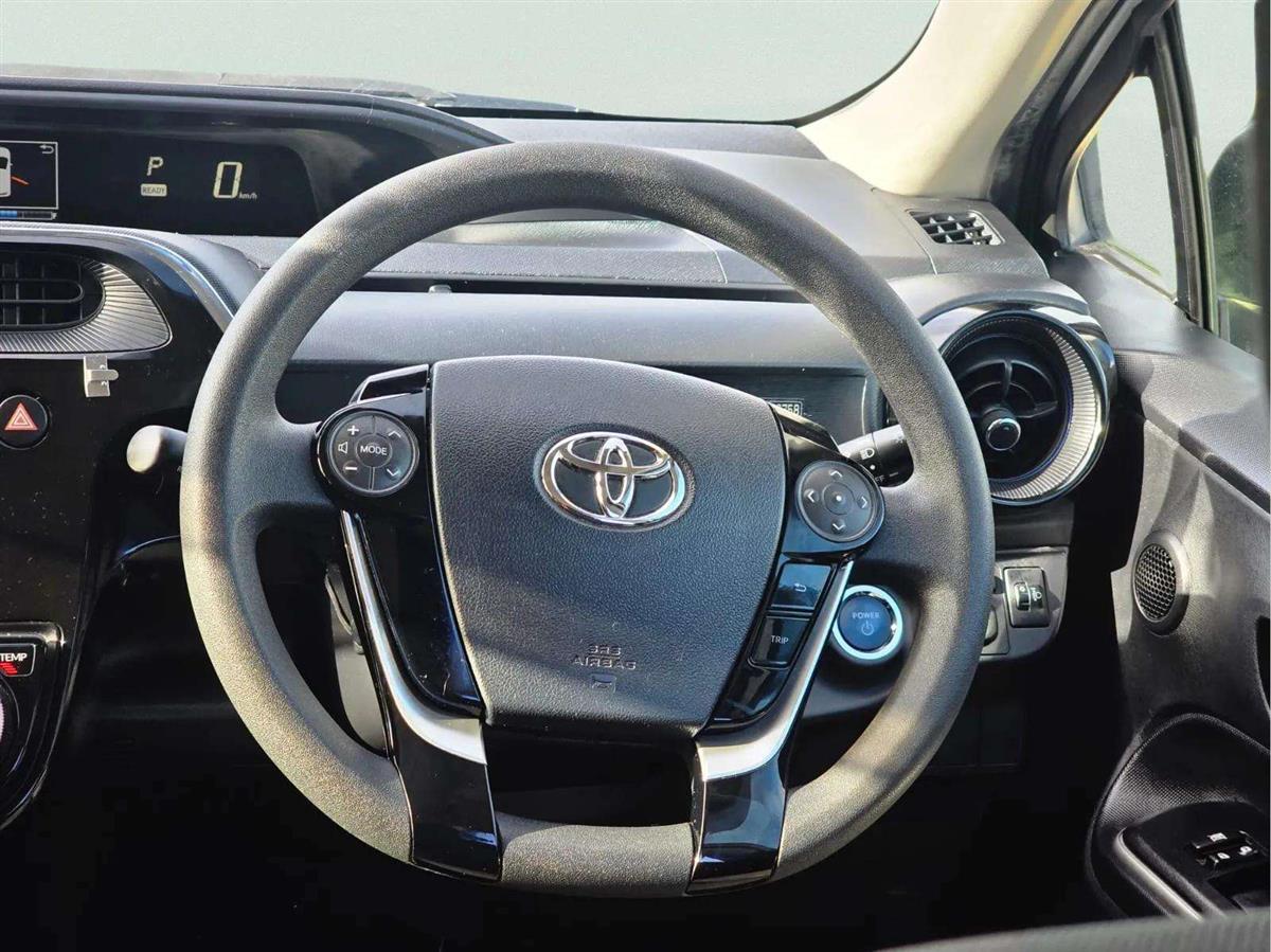 2017 Toyota Aqua thumbnail