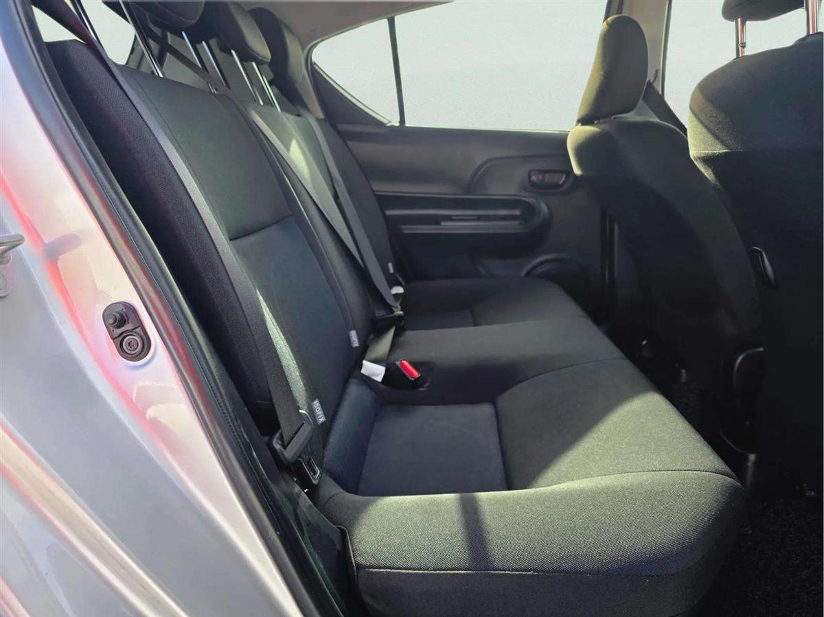 2017 Toyota Aqua thumbnail