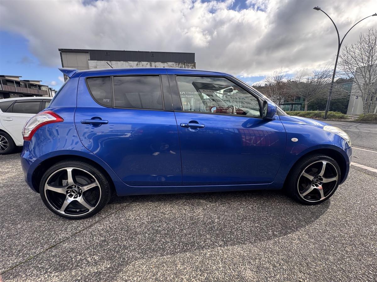 2011 Suzuki Swift thumbnail