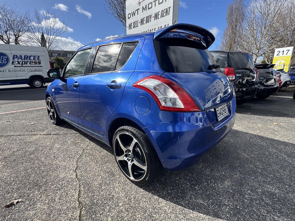 2011 Suzuki Swift thumbnail