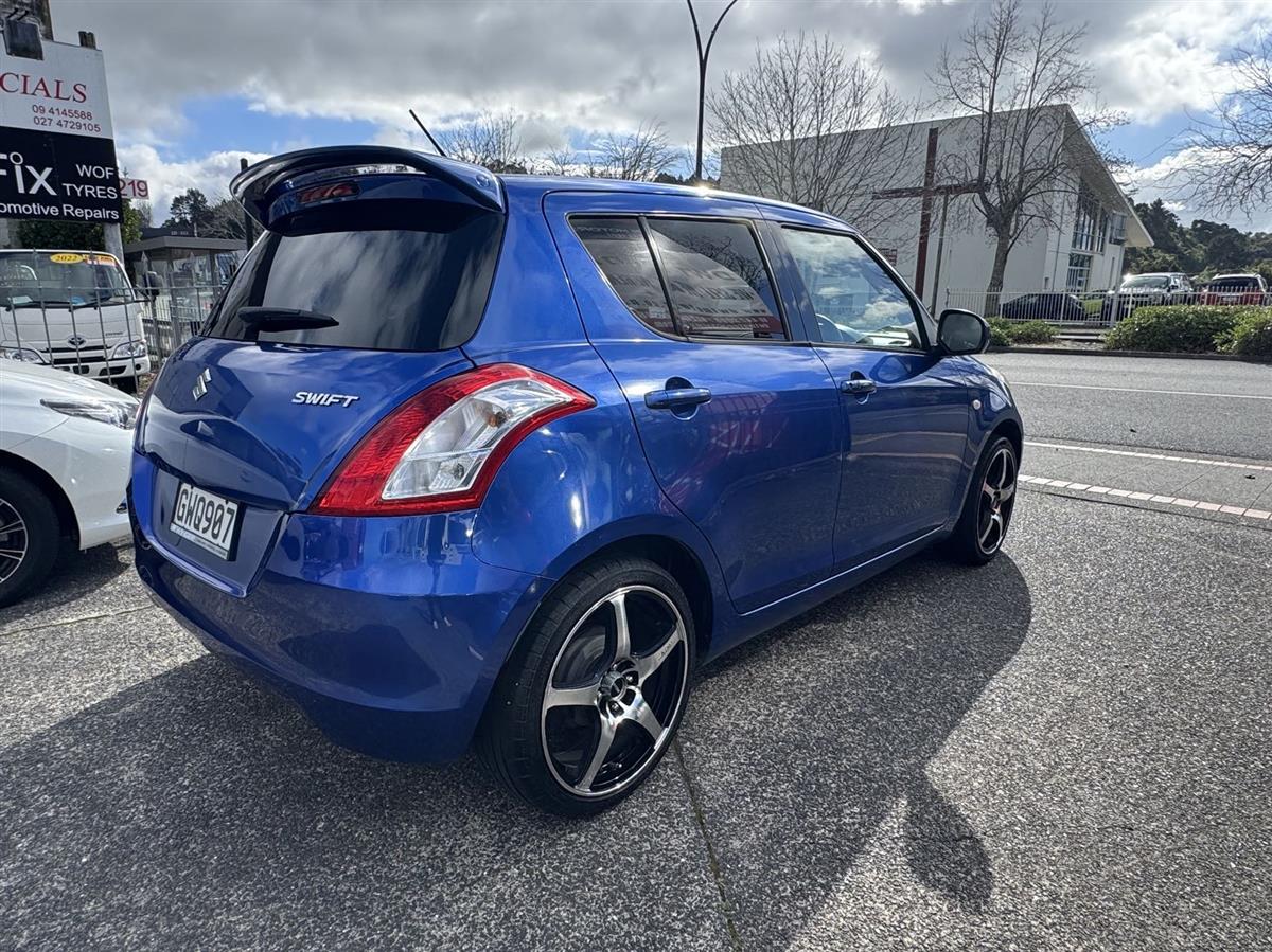2011 Suzuki Swift thumbnail