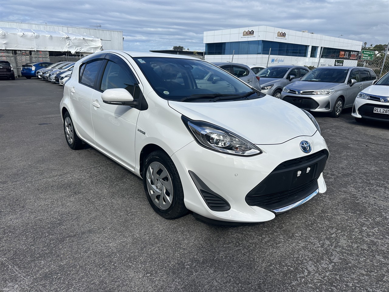 2020 Toyota Aqua thumbnail