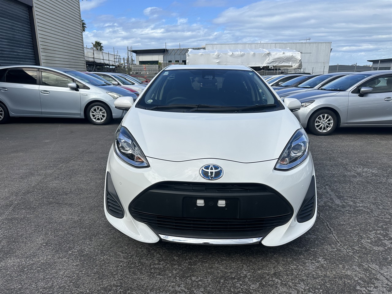 2020 Toyota Aqua thumbnail