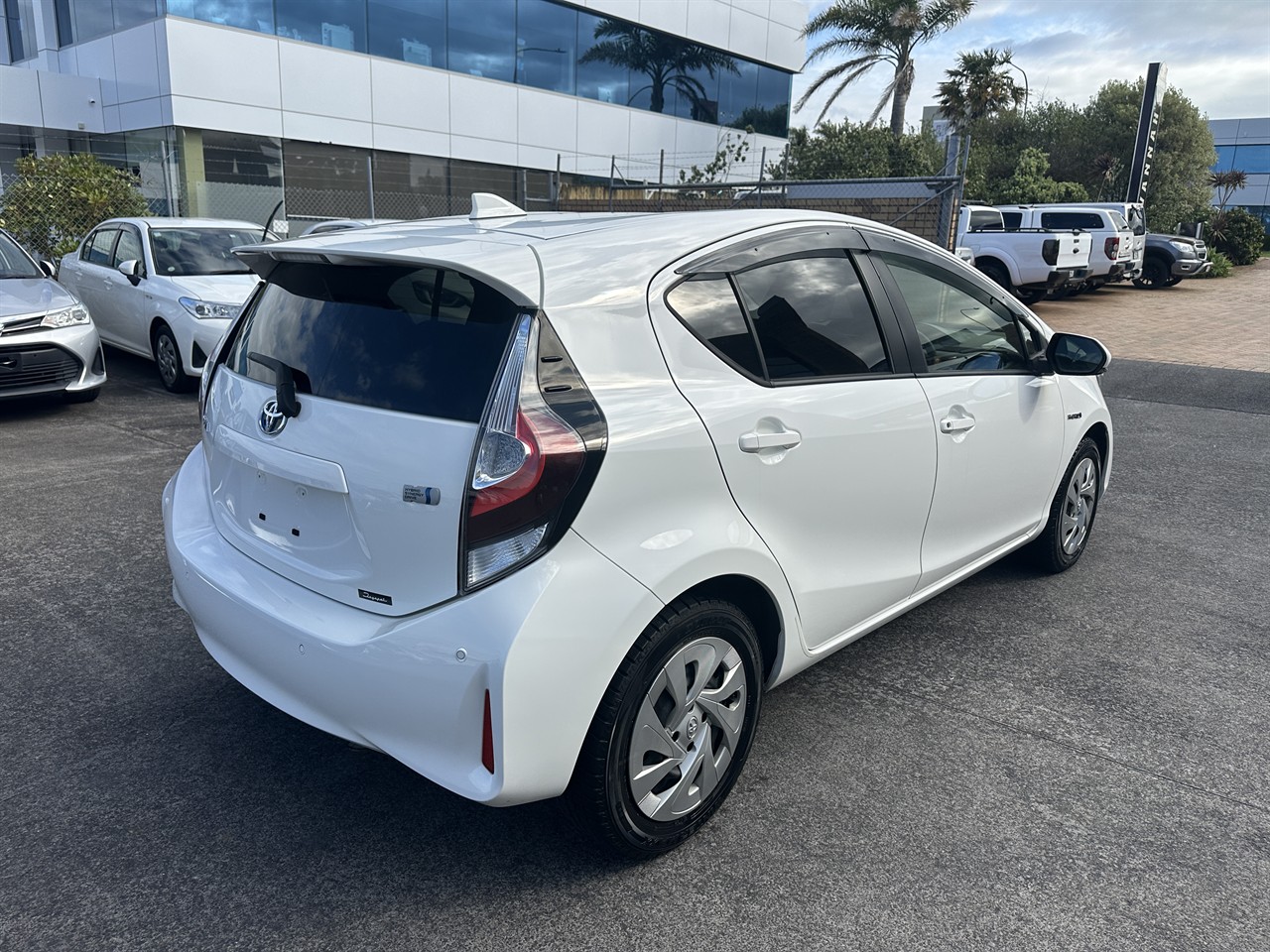 2020 Toyota Aqua thumbnail