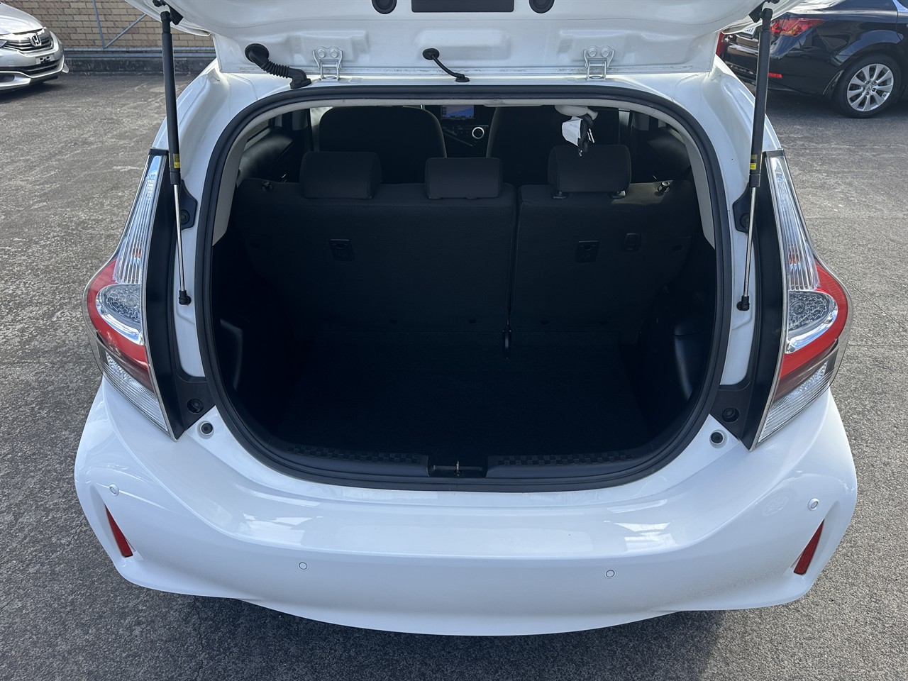 2020 Toyota Aqua thumbnail