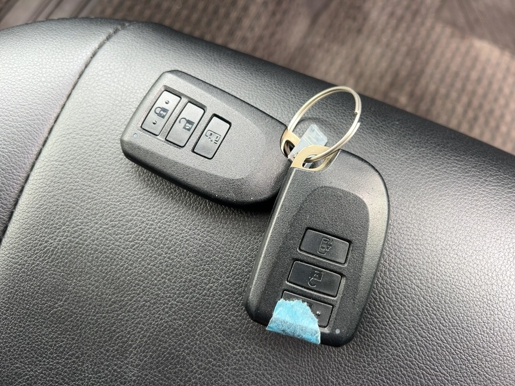 2013 Toyota SPADE thumbnail