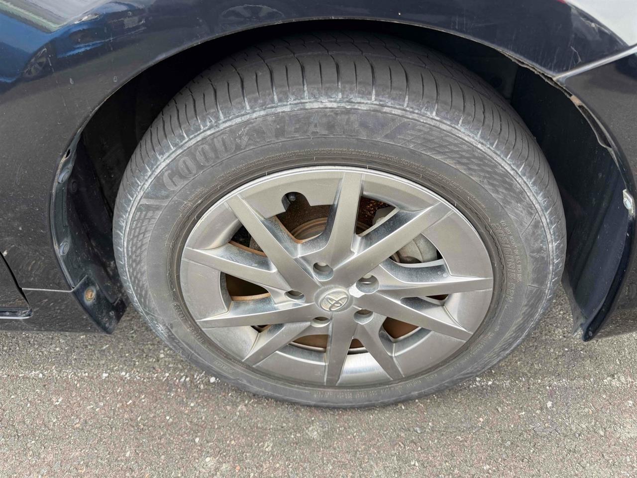2014 Toyota Prius thumbnail