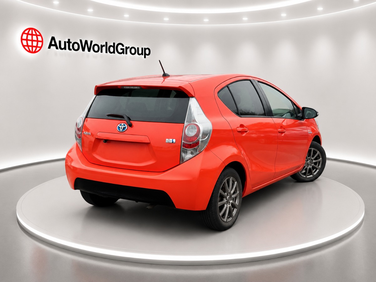 2012 Toyota Aqua thumbnail