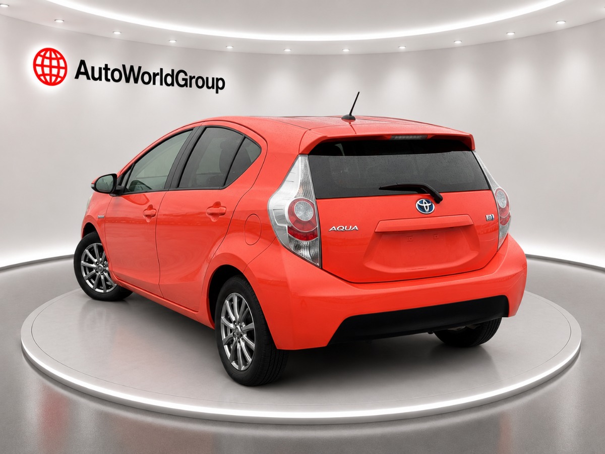 2012 Toyota Aqua thumbnail