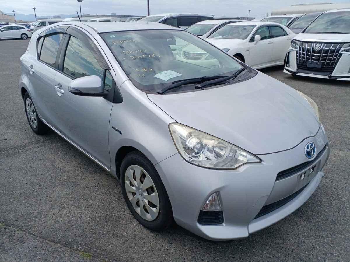 2012 Toyota Aqua thumbnail