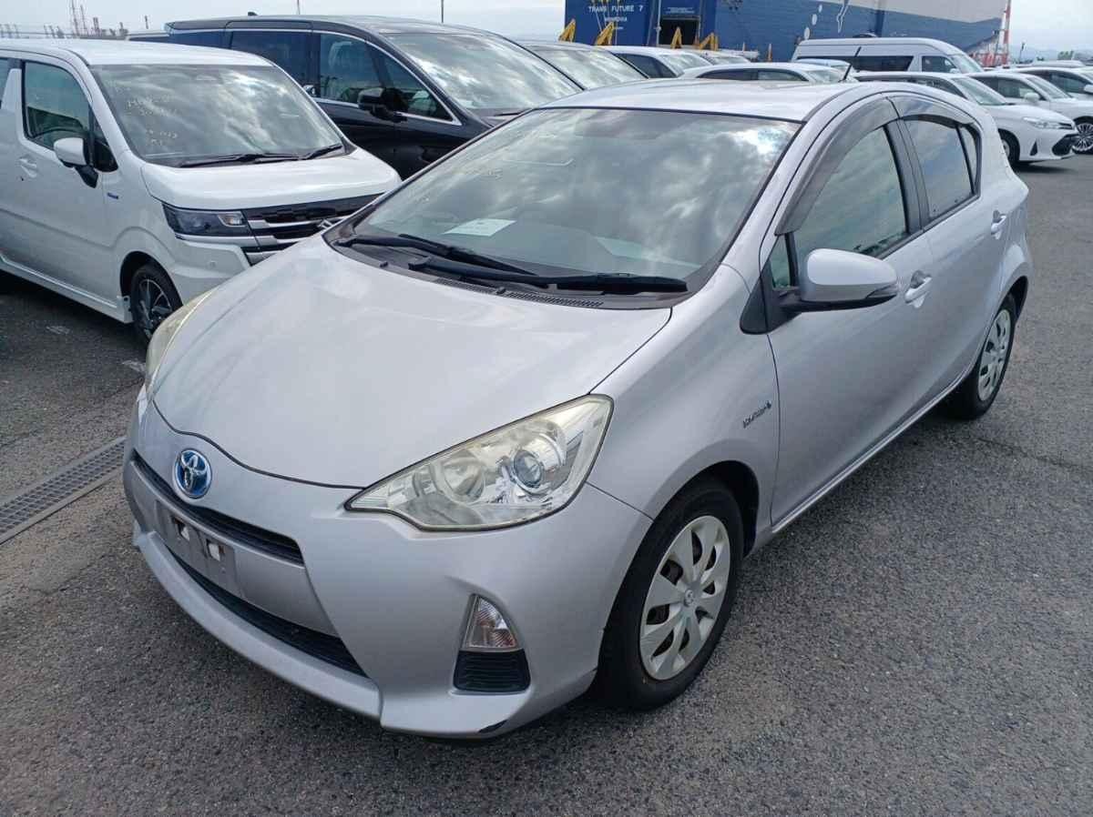 2012 Toyota Aqua thumbnail