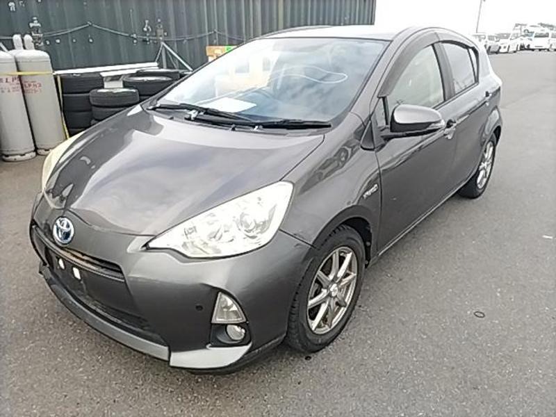 2013 Toyota Aqua thumbnail