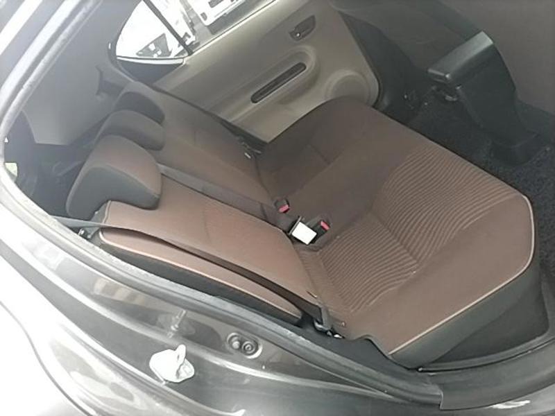 2013 Toyota Aqua thumbnail