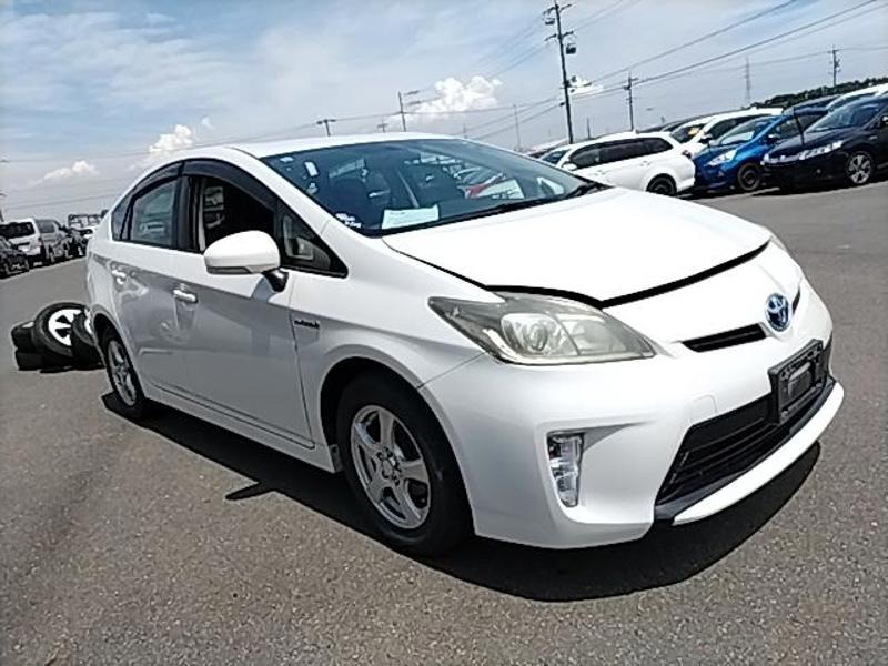 2013 Toyota Prius thumbnail