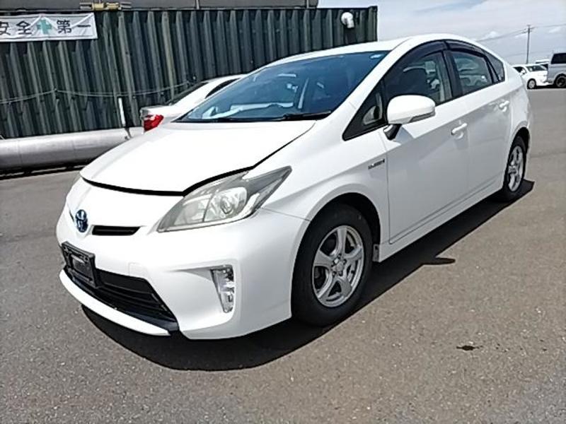 2013 Toyota Prius thumbnail