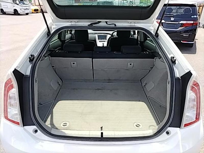 2013 Toyota Prius thumbnail
