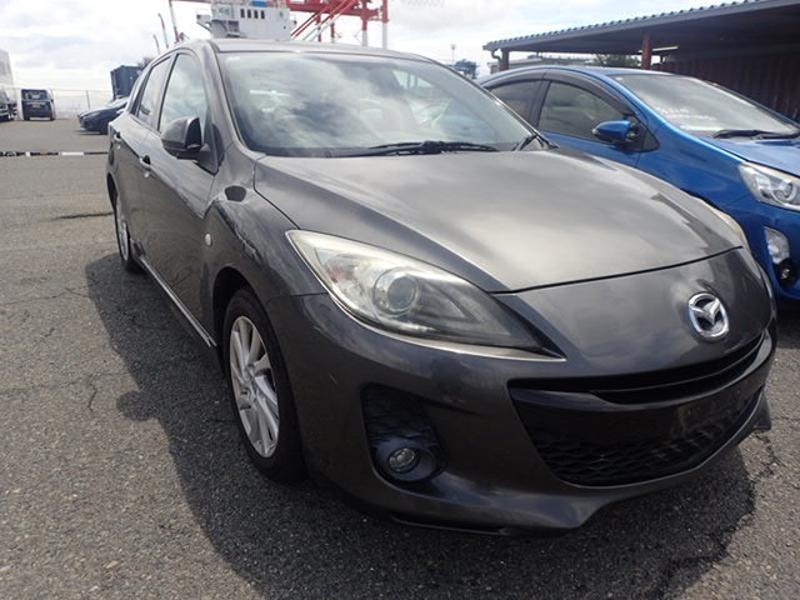 2012 Mazda Axela thumbnail