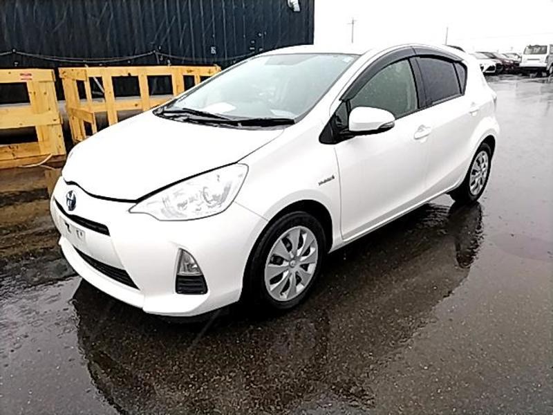 2013 Toyota Aqua thumbnail