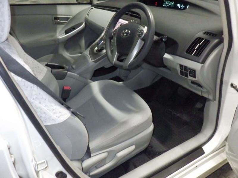 2012 Toyota Prius thumbnail
