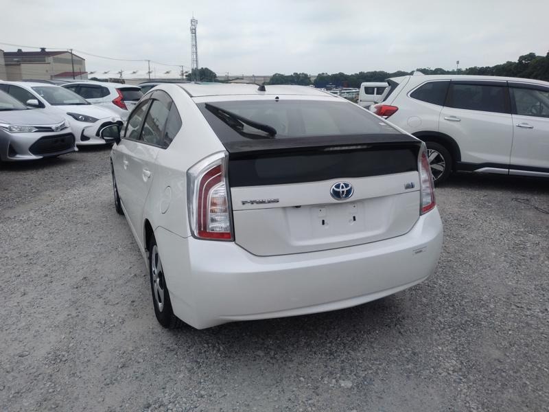 2012 Toyota Prius thumbnail